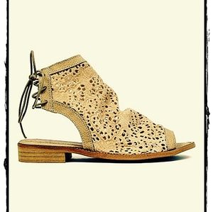 NWB Musse & Cloud﻿ stretchy crochet leather sandal